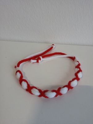 Гривна кръстата плетка ,червено с бяло плетка ПАН - 10бр