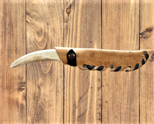 Нож среден с рог - острие 14,5 см, черни осъм
