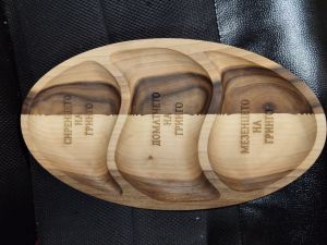 Поднос дървен елипса 4 отделения 23 / 35 см