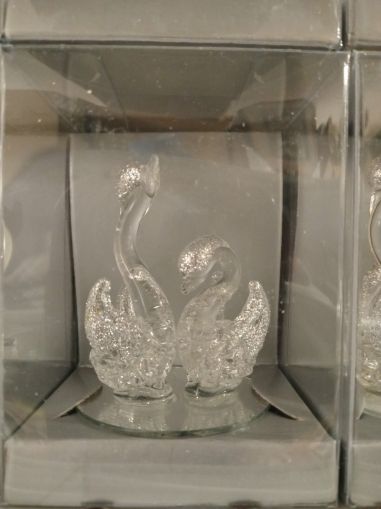 Стъклена фигурка  двойка лебеди 