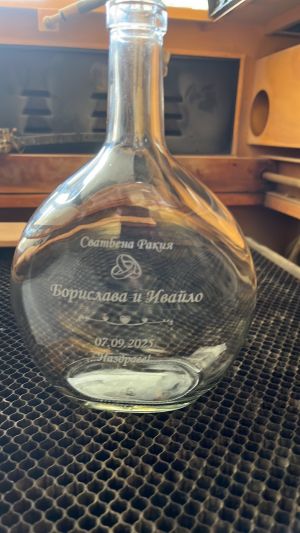 Гравиране на стъклена бутилка 