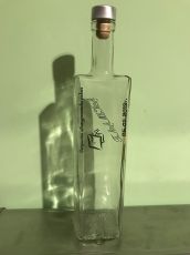Стъклена бутилка ПИРАМИДА - преоценени