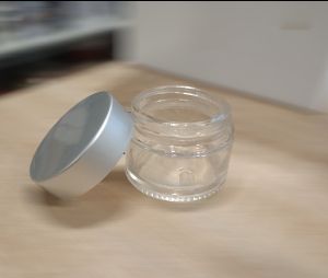 Стъклено бурканче 4х5 см / комплект с капачка